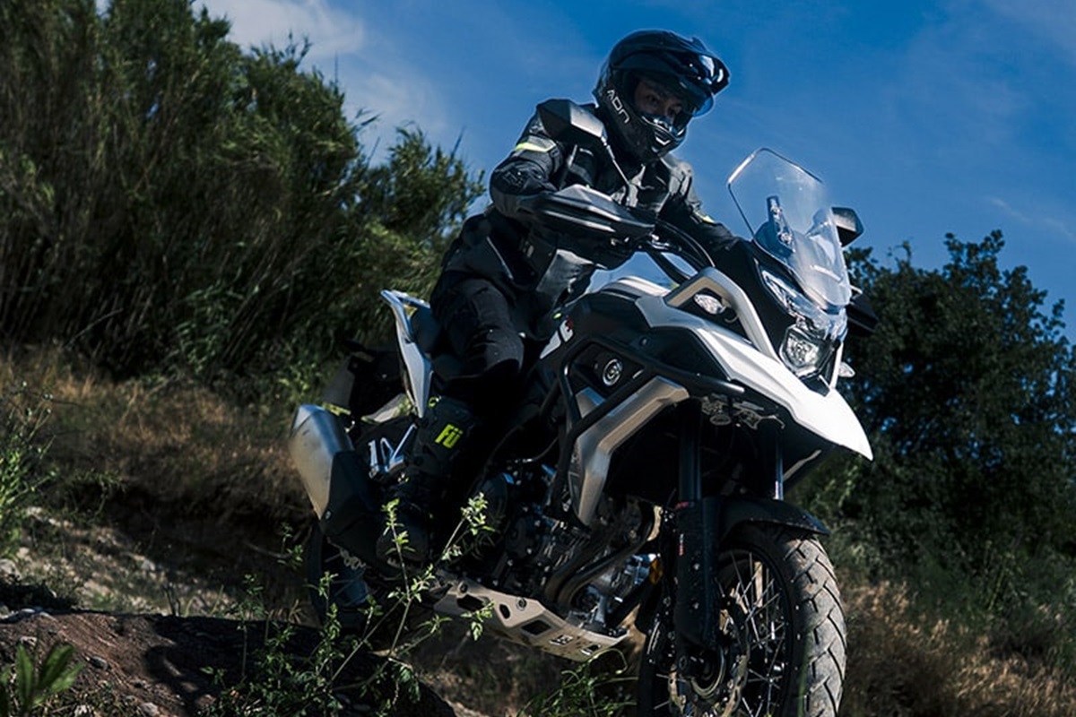 Invictus Moto launches Heracles Dakar, its new special edition jacket in official collaboration with the prestigious rally