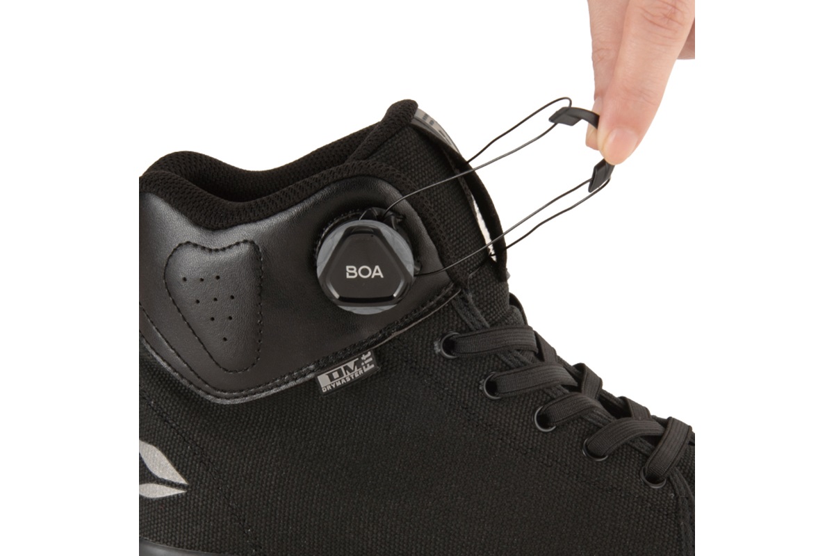 New RS Taichi shoes RSS017: To ride a motorcycle comfortably even if we are not “up to the task”