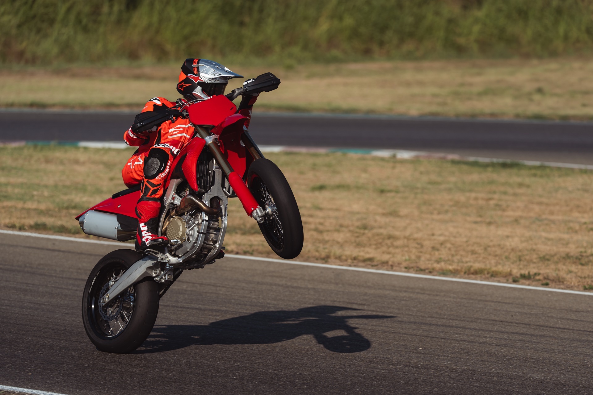 Ducati Desmo450 SM: the technological culmination reaches Supermotard racing