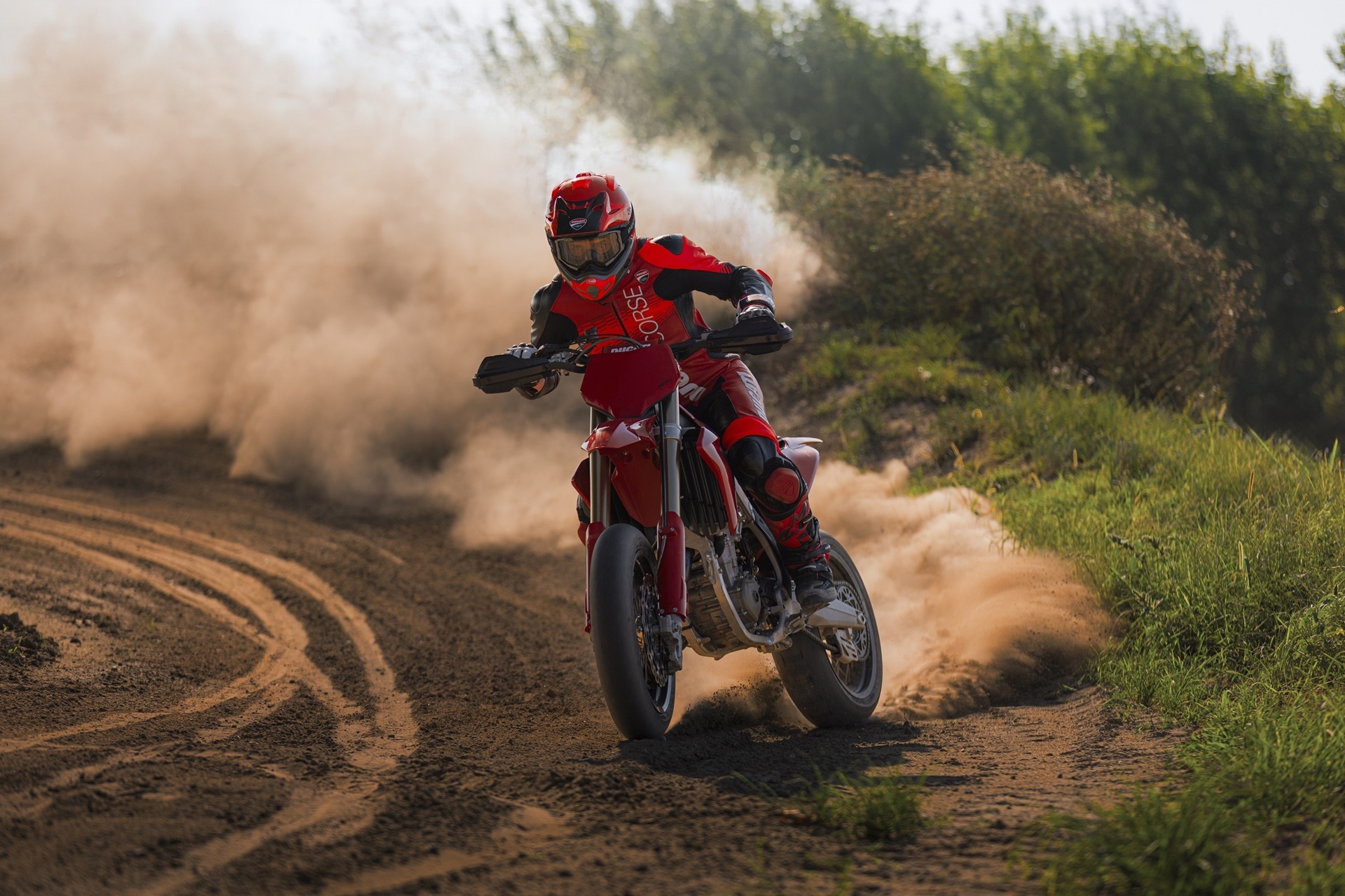 Ducati Desmo450 SM: the technological culmination reaches Supermotard racing