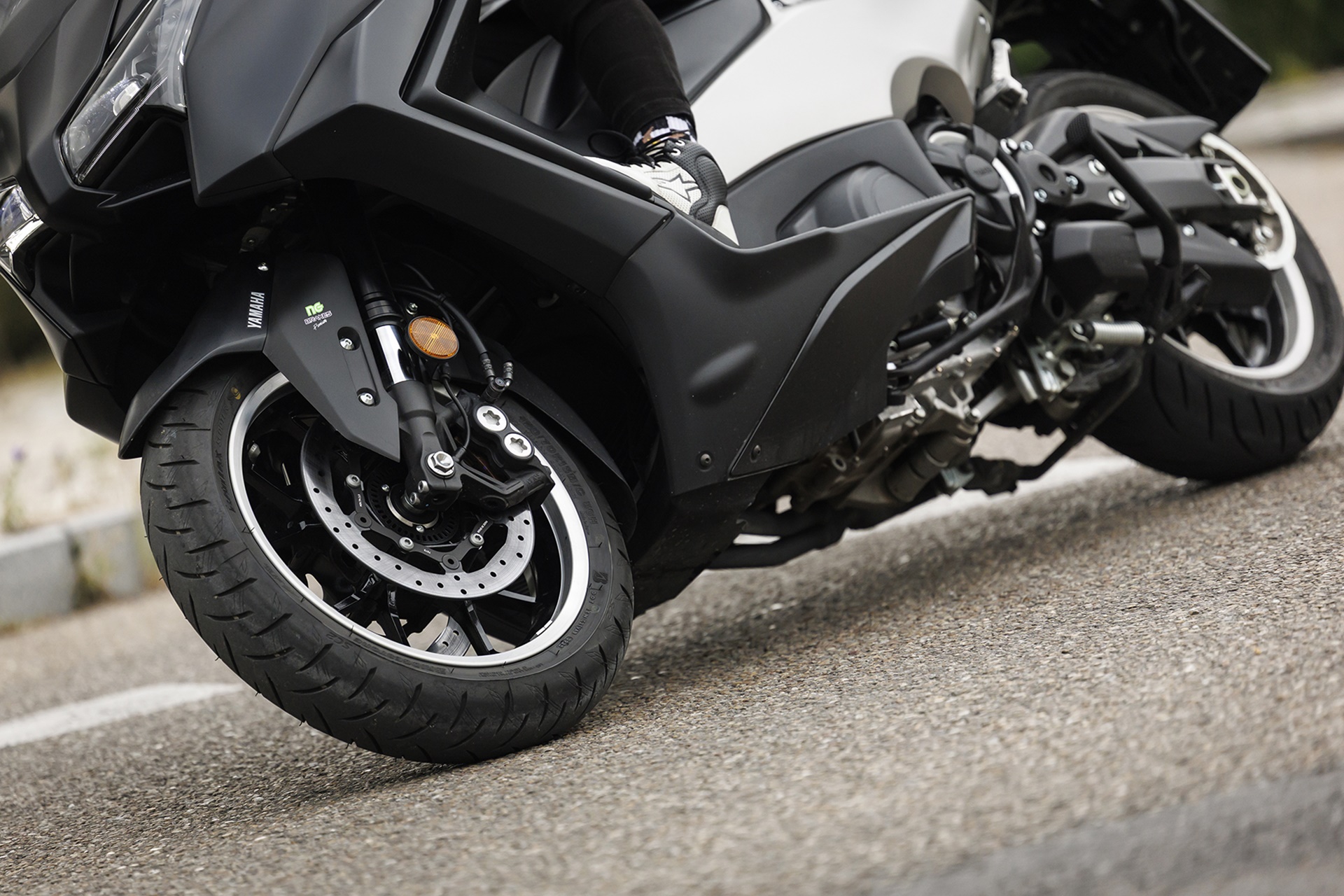 The Yamaha TMAX intensifies its premium character with the addition of new NG Brakes discs