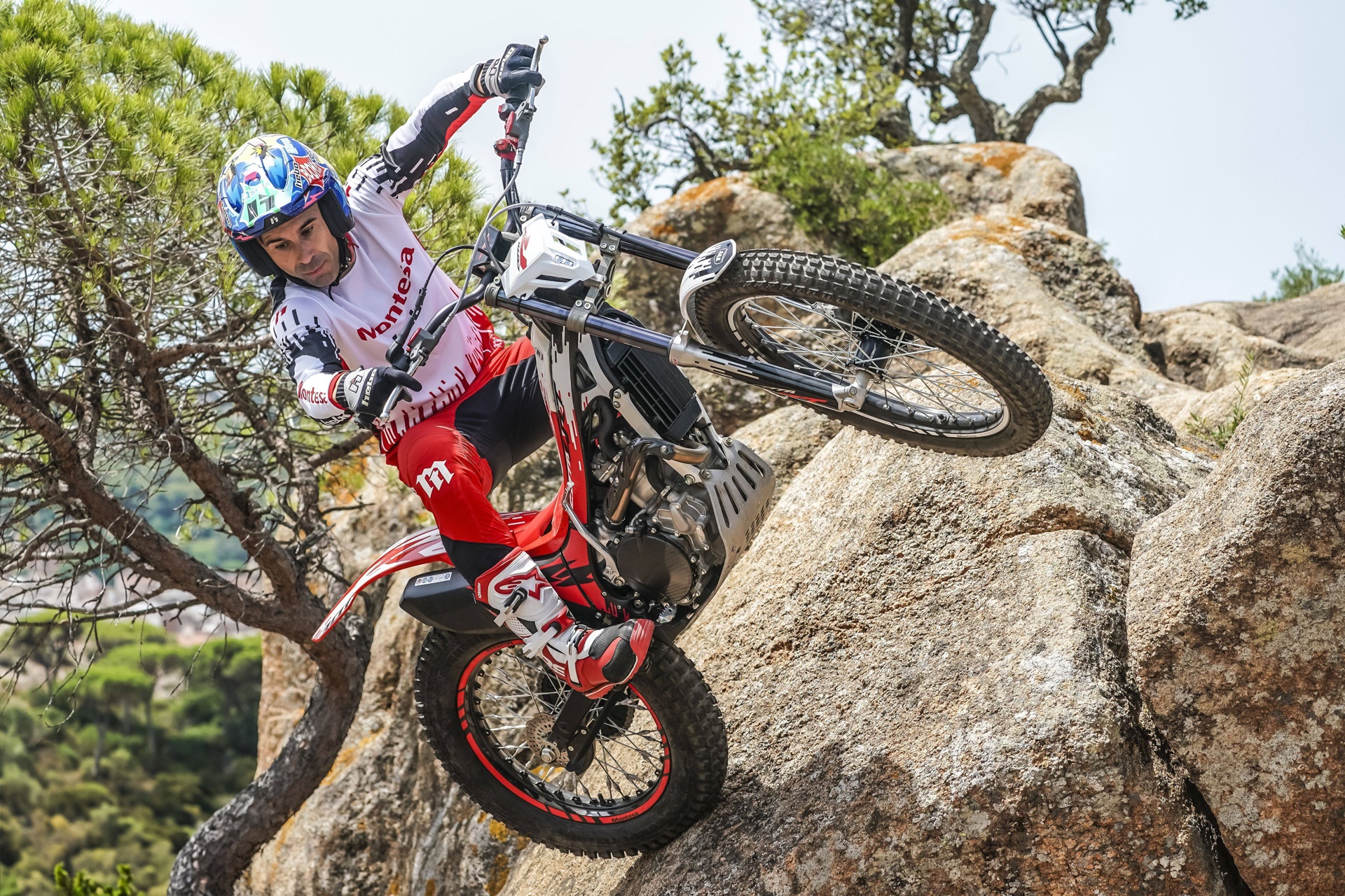 Montesa launches new decorations in its renewed 2027 range