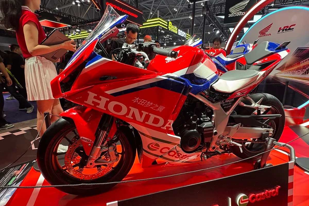 “CBR500R FOUR Racing Color”: Honda presents a concept in the image and likeness of the MotoGP RC213V