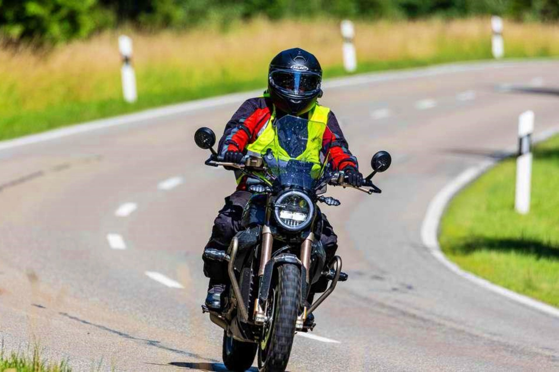 There are 5 days left, open the motorcycle closet and see if you are going to risk 200 euros with the new DGT regulations