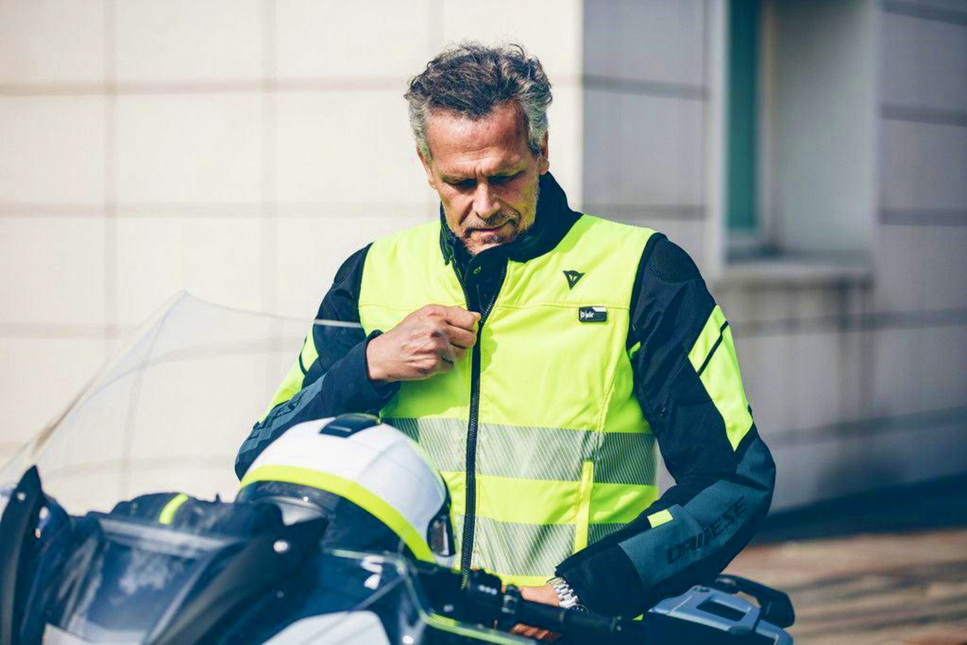 Reflective vest new DGT regulations