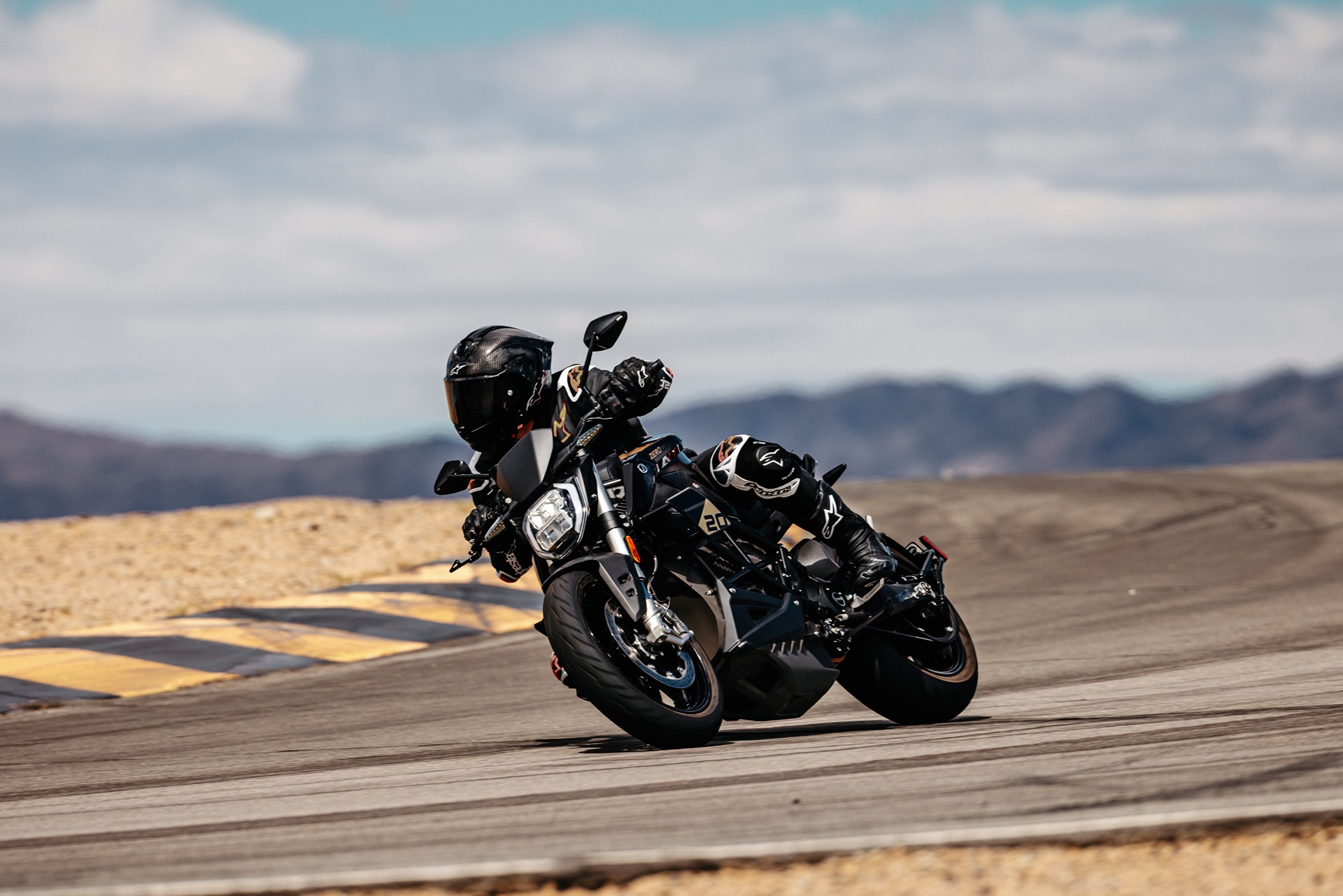 Zero launches a limited edition of its SR/F on the occasion of its 20th Anniversary