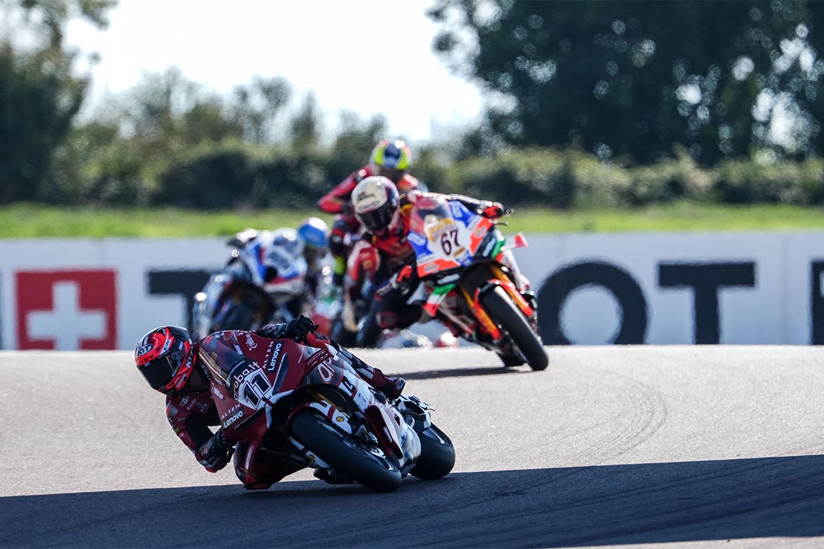 Mientras que en MotoGP el precio de la gasolina se dispara, en el WSBK se desploma