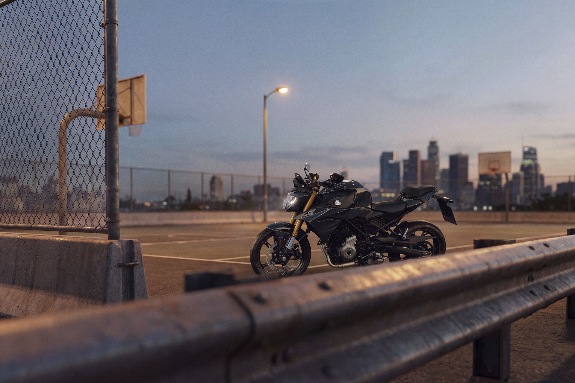 BMW F 450 R: 48 HP, 175 kilos and everything you need to get started on the A2
