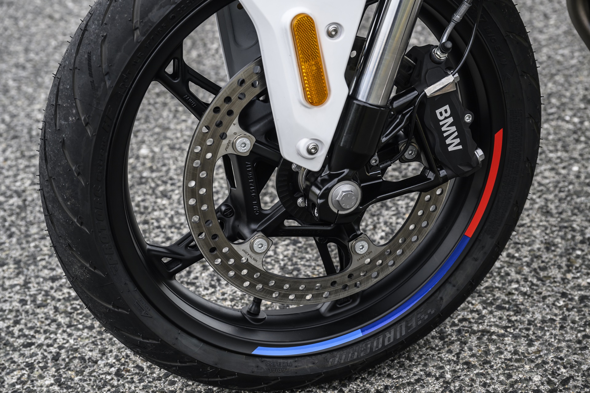 BMW F 450 R: 48 HP, 175 kilos and everything you need to get started on the A2