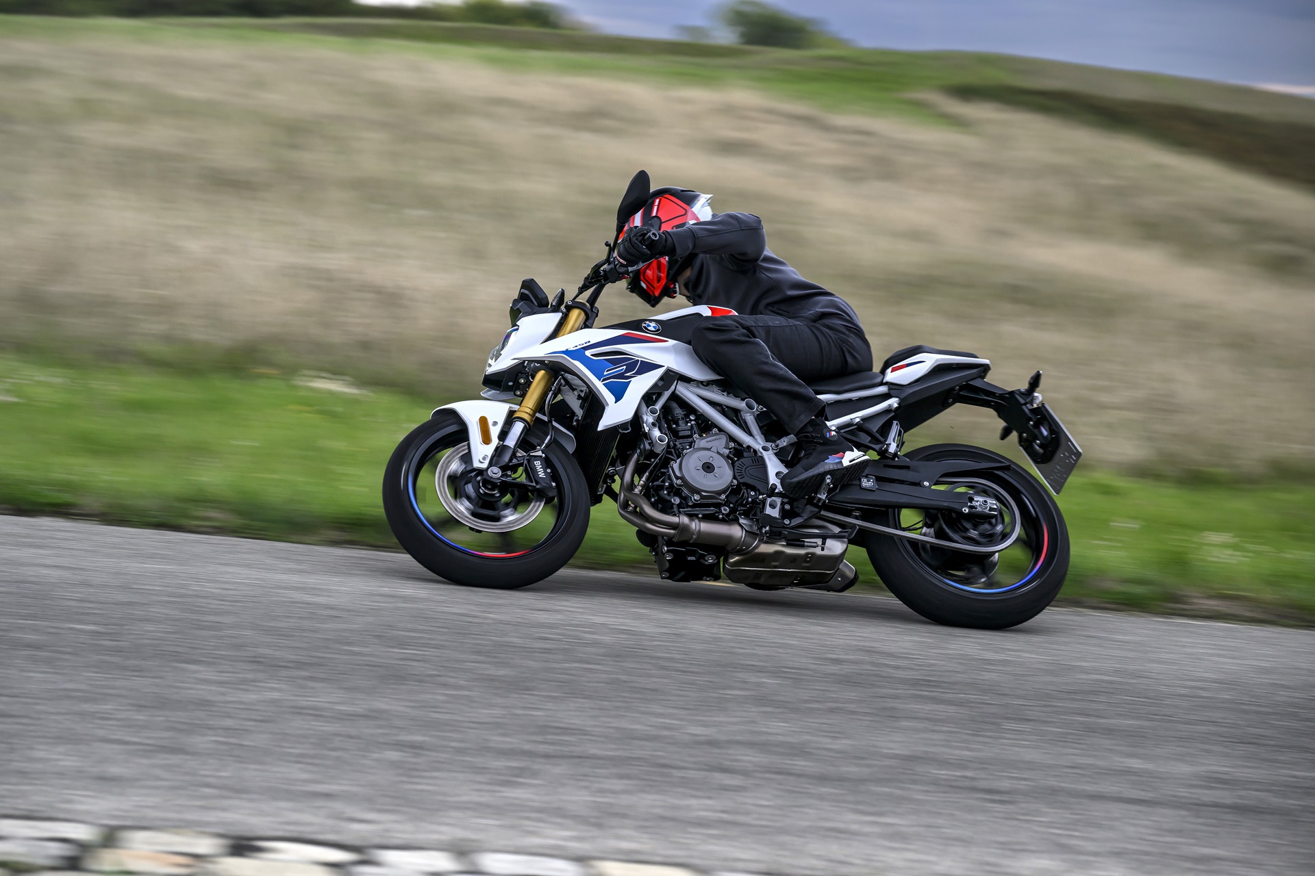 BMW F 450 R: 48 HP, 175 kilos and everything you need to get started on the A2