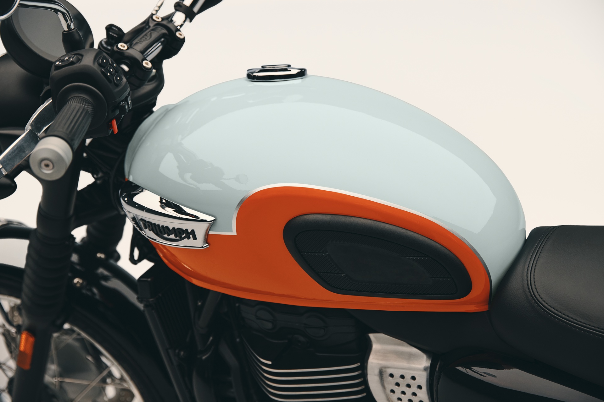 Triumph Bonneville T40 and T40 Black