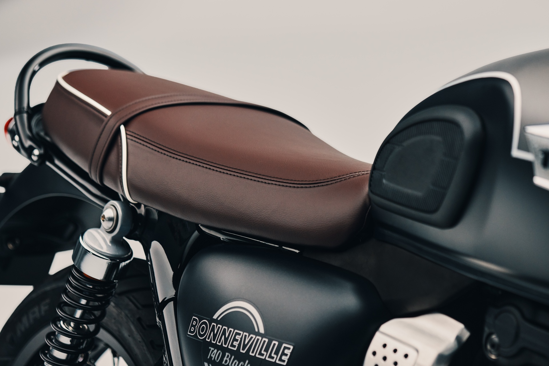 Triumph Bonneville T40 and T40 Black