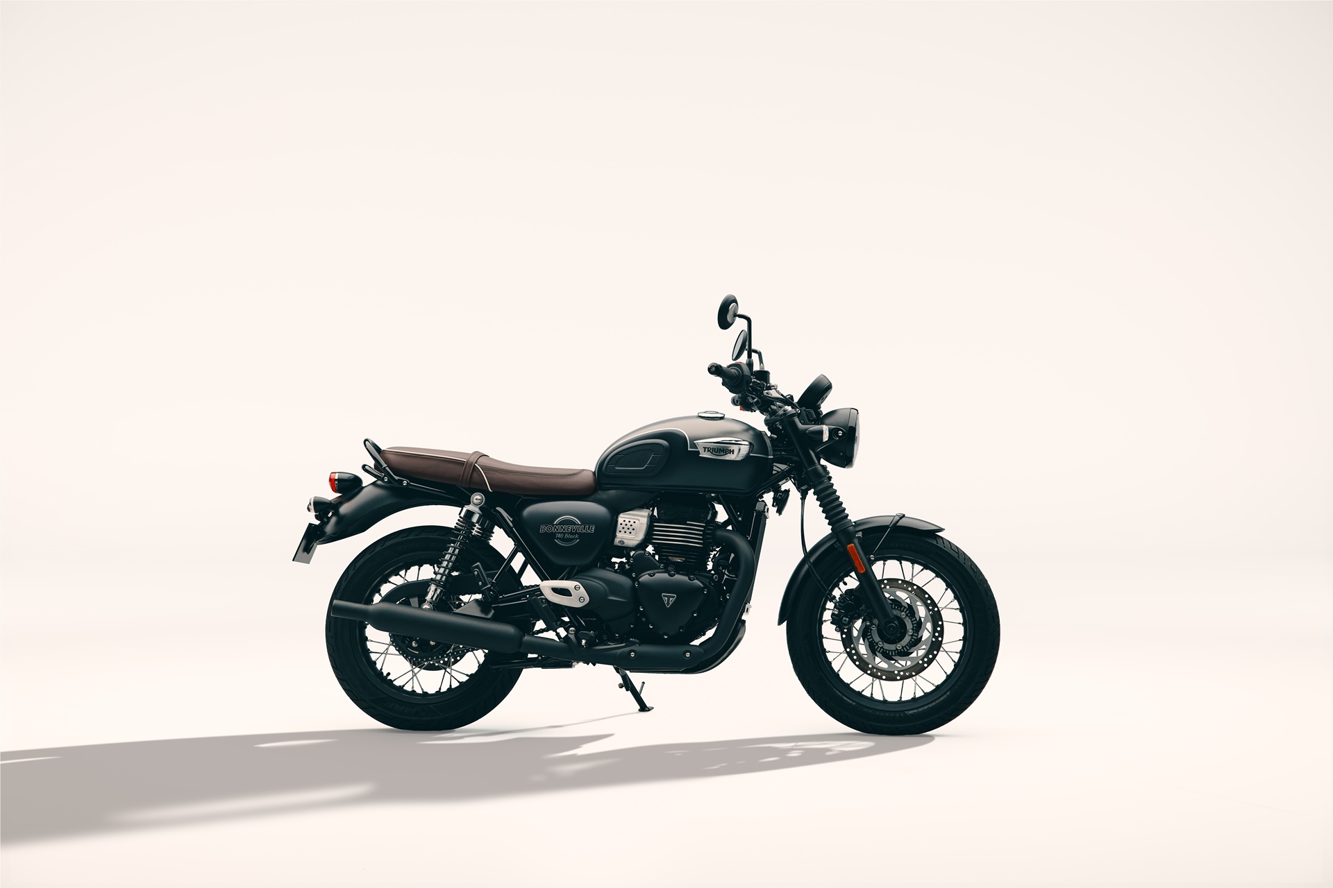 Triumph Bonneville T40 and T40 Black