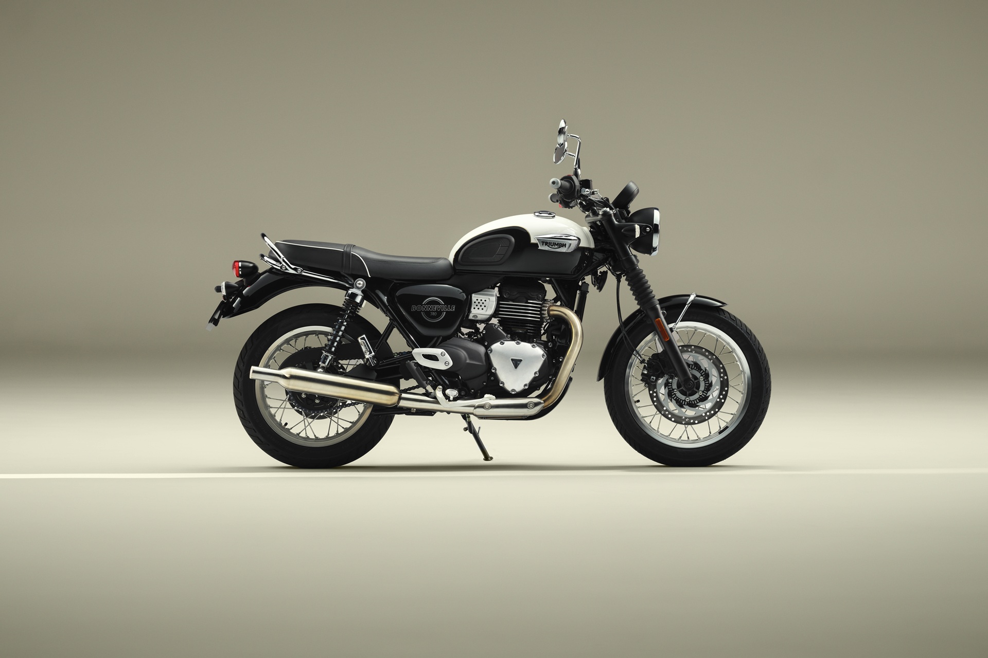 Triumph Bonneville T40 and T40 Black