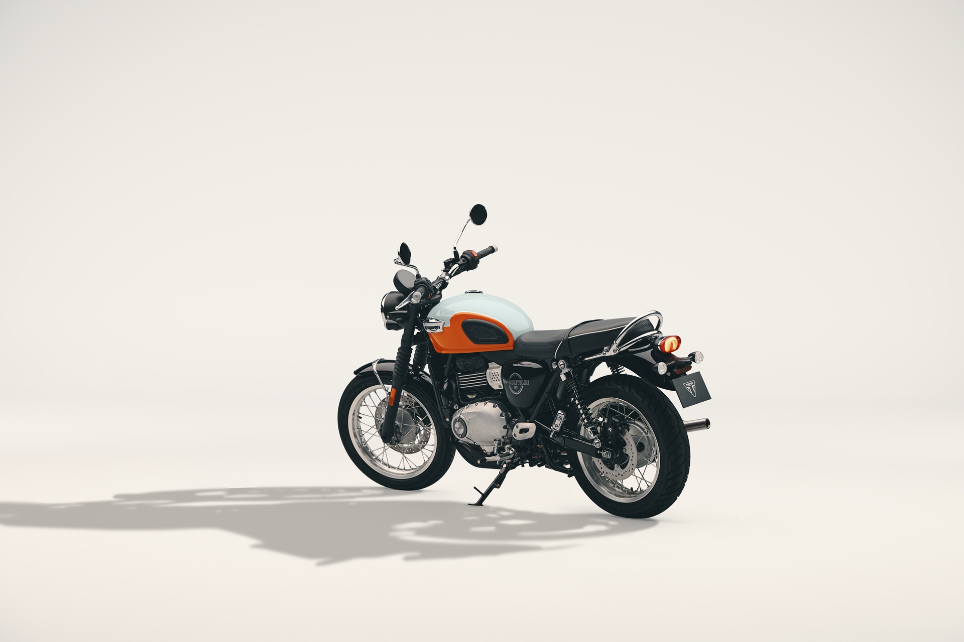 Triumph Bonneville T40 and T40 Black