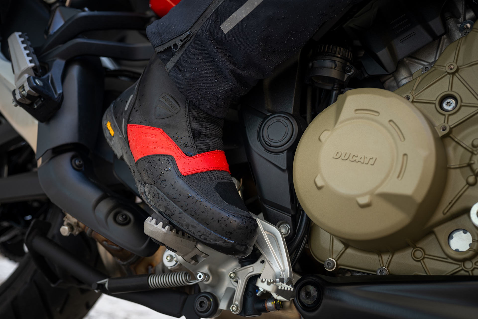 Ducati presents its range of technical boots manufactured by Held exclusively for the brand