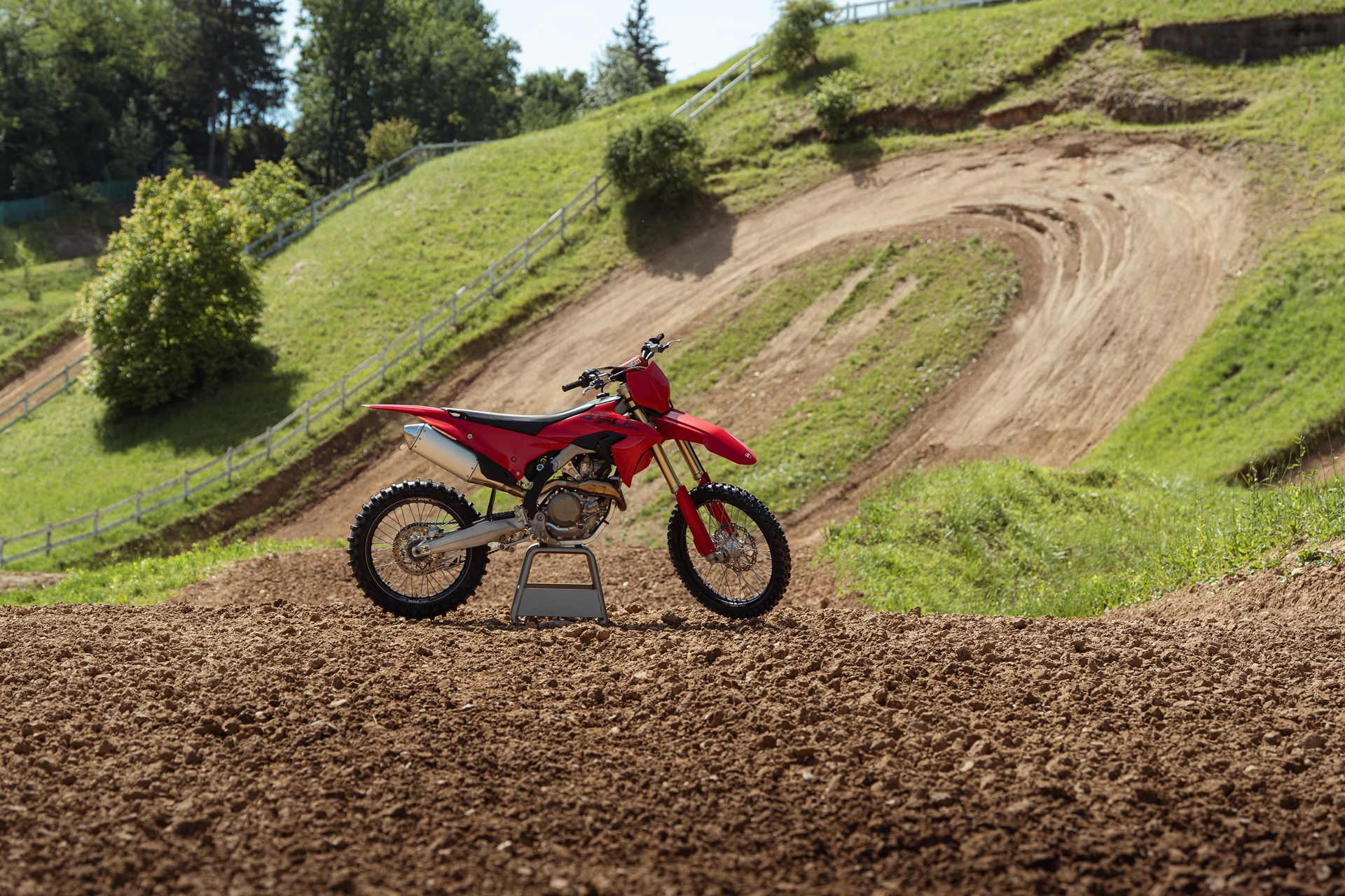 Ducati Desmo450 MX 2027 range: more features and better ergonomics to improve riding