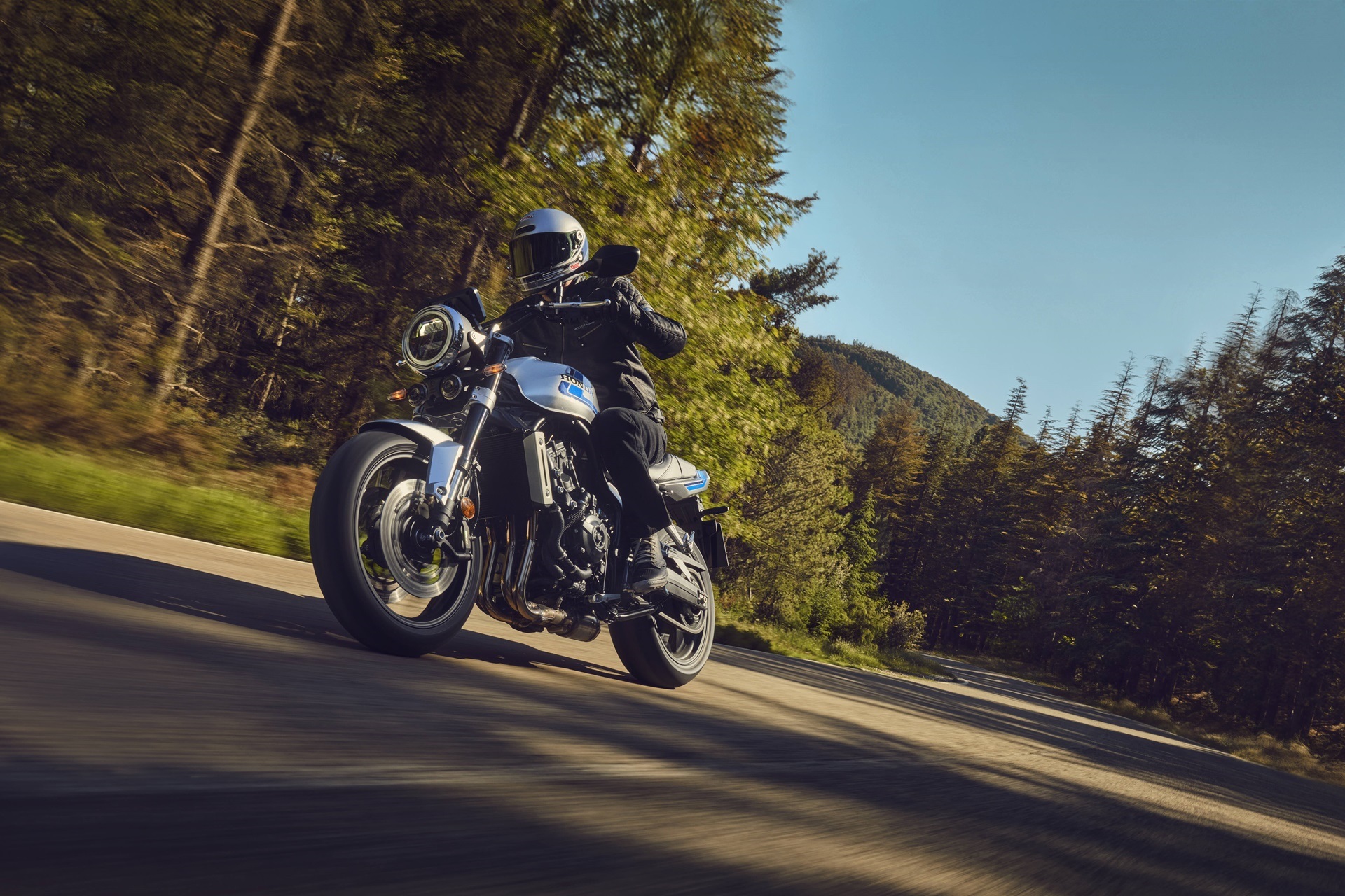 The story behind the CB1000F: the naked with retro essence and aesthetics born from competition
