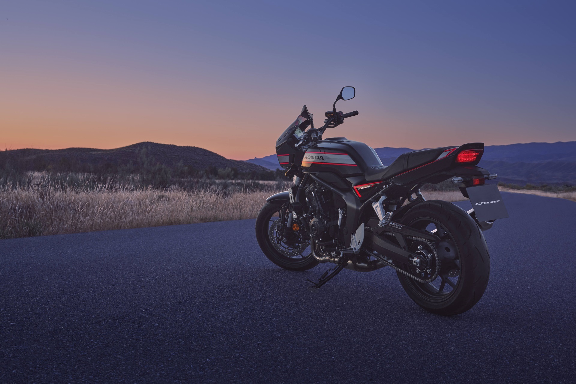 The story behind the CB1000F: the naked with retro essence and aesthetics born from competition