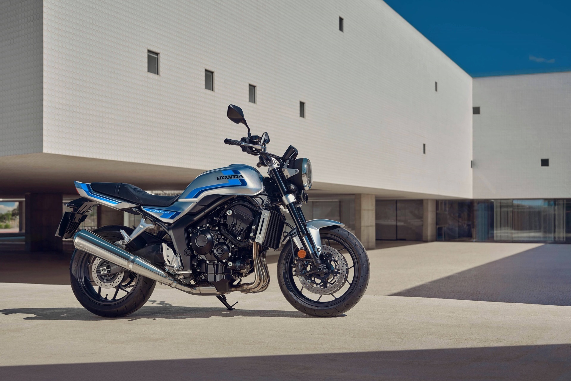 The story behind the CB1000F: the naked with retro essence and aesthetics born from competition