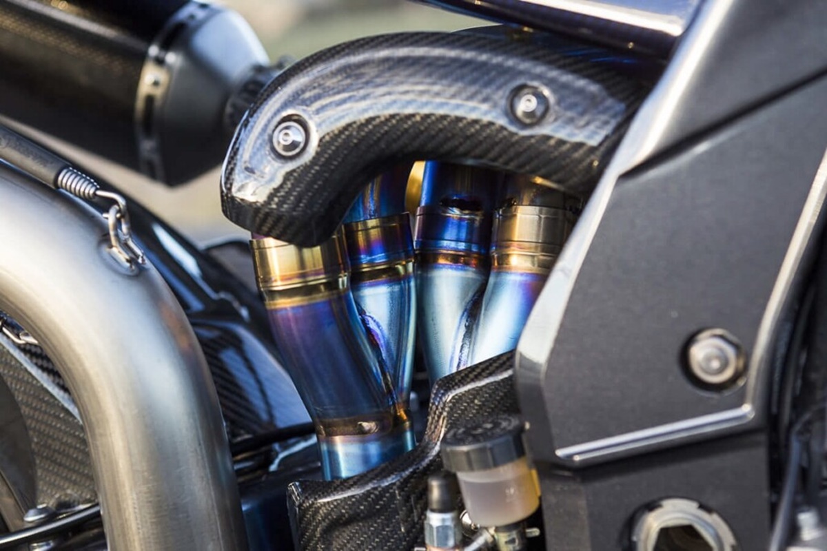 PGM V8: a crazy creation with two R1 engines, 334 HP and 180,000 dollars at the time