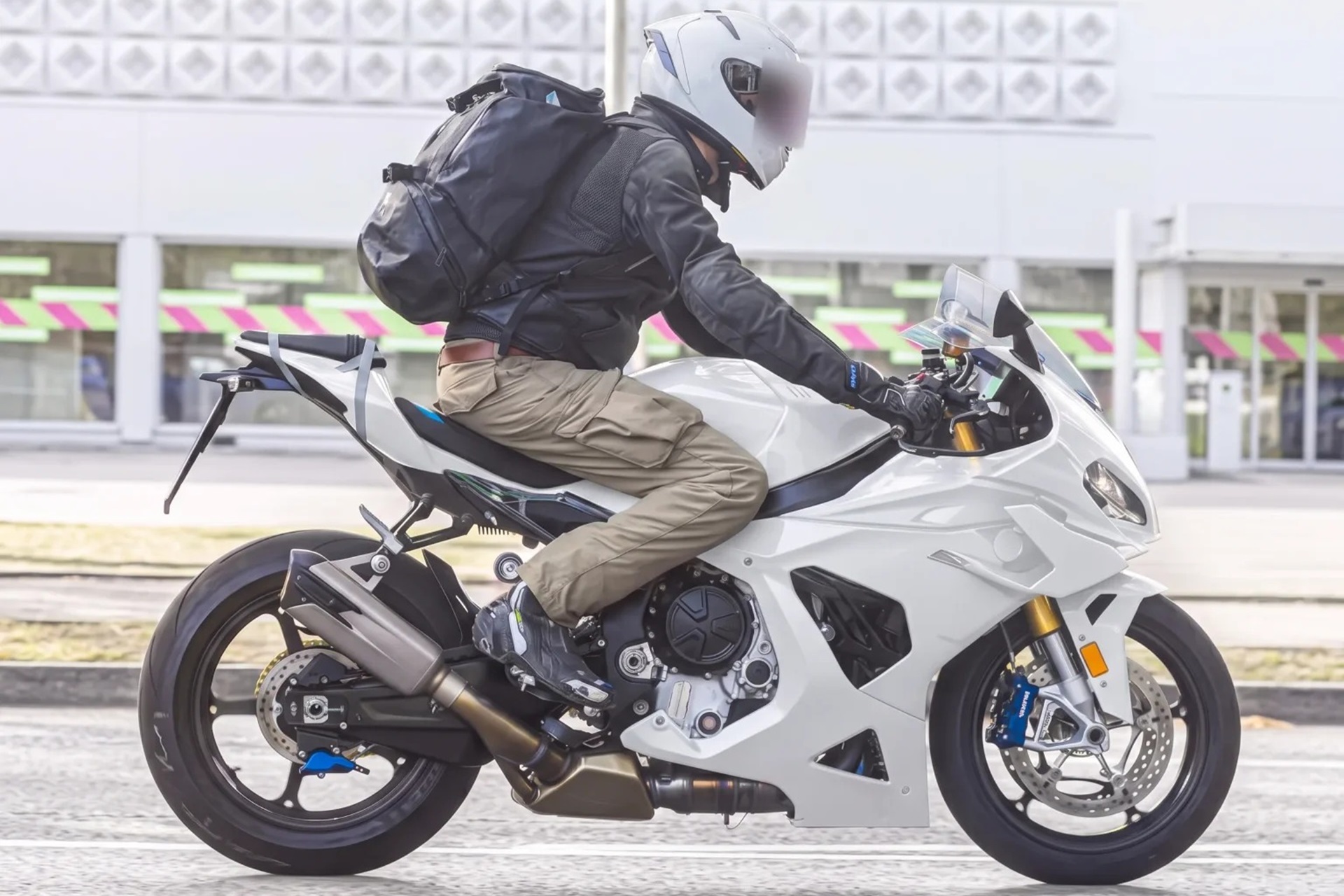 The future BMW S 1000 RR 2027 already points to the Ducati Panigale V4 with these important changes