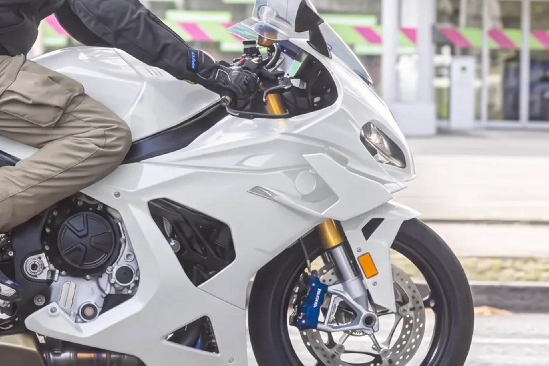 La futura BMW S 1000 RR 2027 ya apunta a la Ducati Panigale V4 con estos importantes cambios
