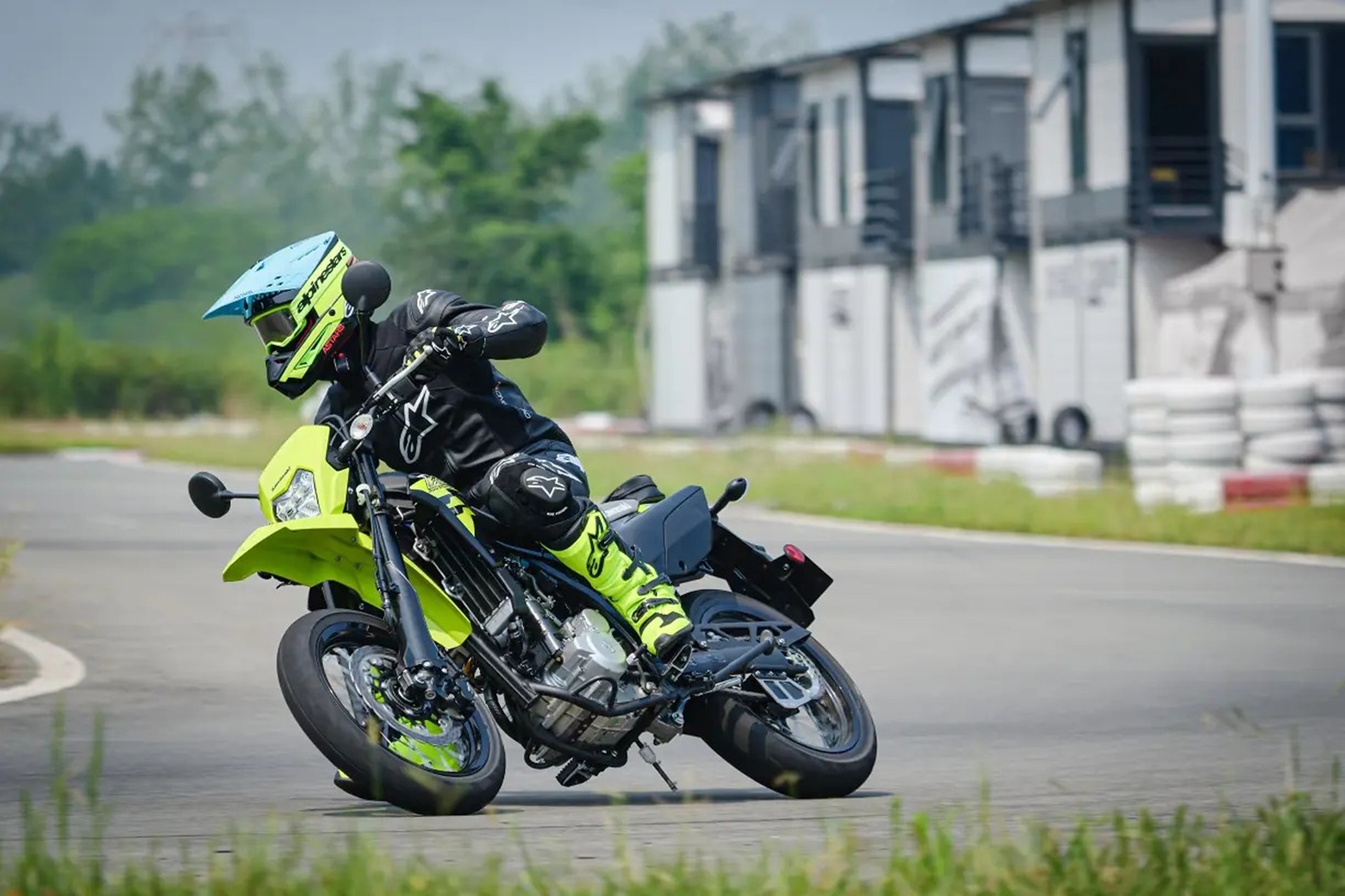Kawasaki presents its new KLX300 2027 range with up to four variants to choose from