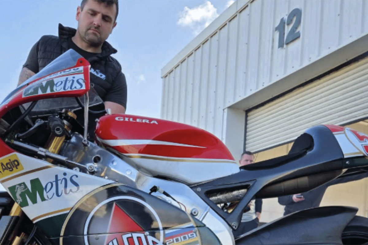 ¿Qué está tramando Michael Dunlop con una Gilera 250 GP con los colores de Simoncelli?