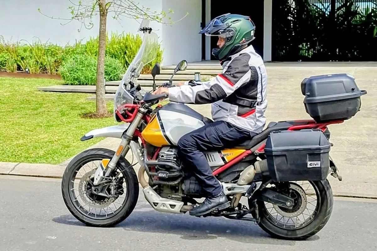GRIZZLY 211: a record attempt of almost 4,500 km between Ushuaia and La Quiaca on a Moto Guzzi V85TT