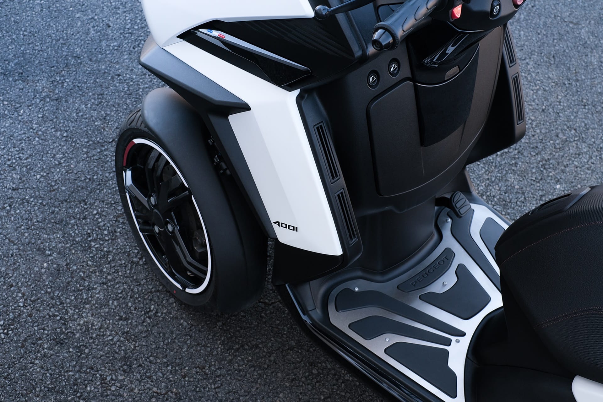 Peugeot Metropolis SW R: functionality and comfort on three wheels