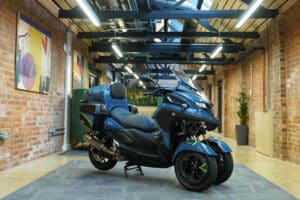 WMC300AE: the hybrid three-wheeled scooter that can now be purchased