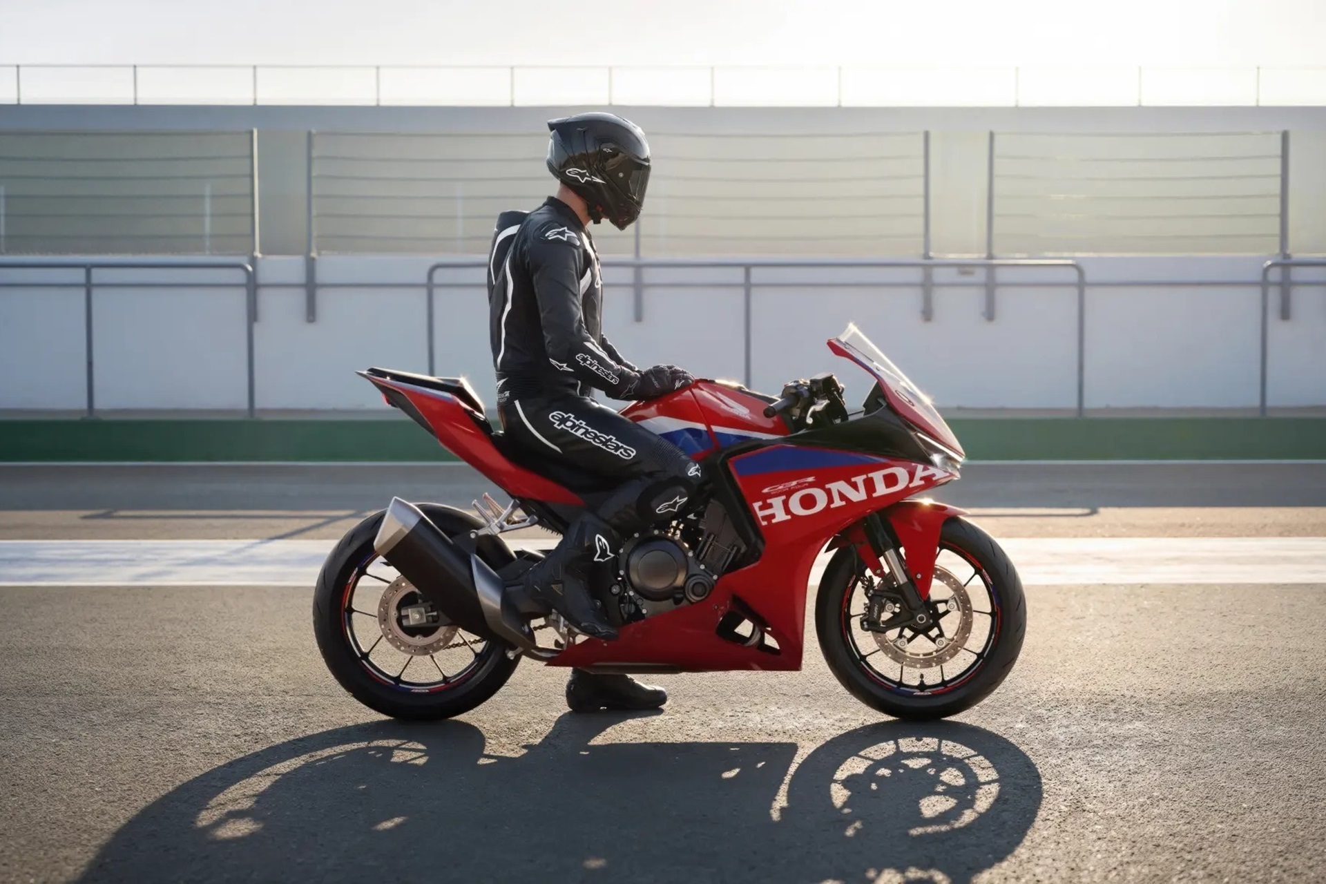 Honda reinforces its sports range with the incorporation of the new CBR500R FOUR
