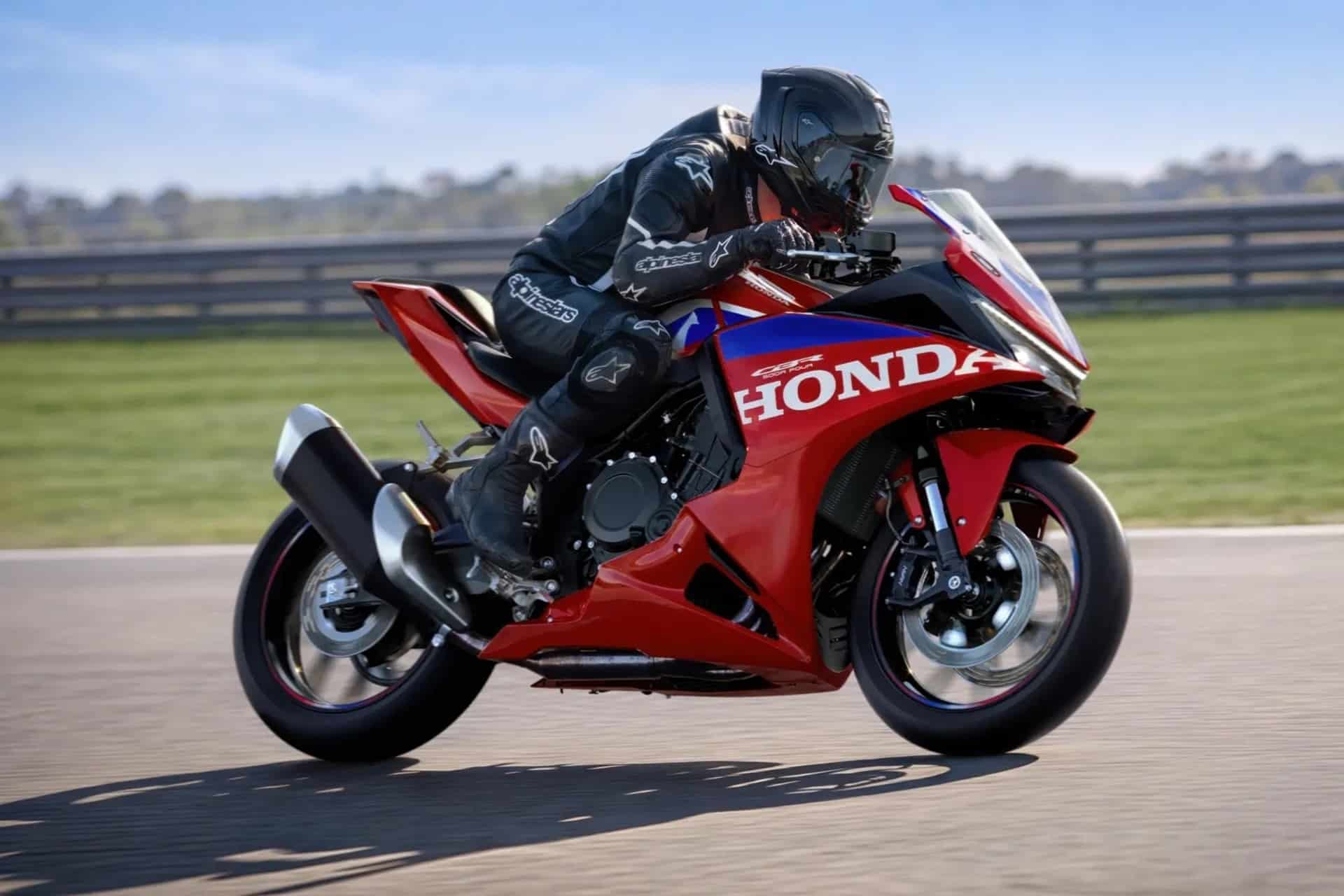 Honda reinforces its sports range with the incorporation of the new CBR500R FOUR