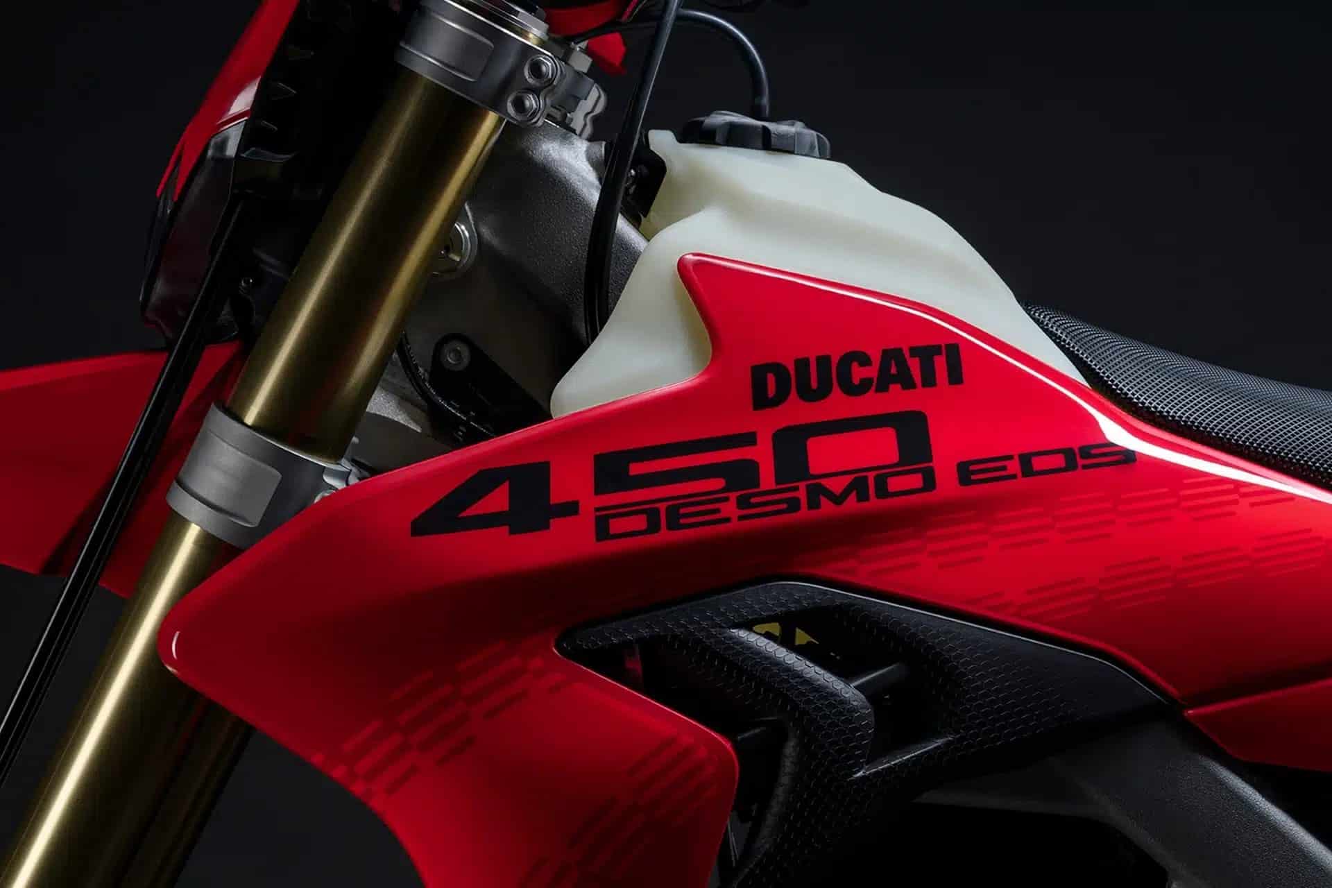 Silvio Sabba and Valerio Boni break a new record on a Ducati Desmo450 EDS