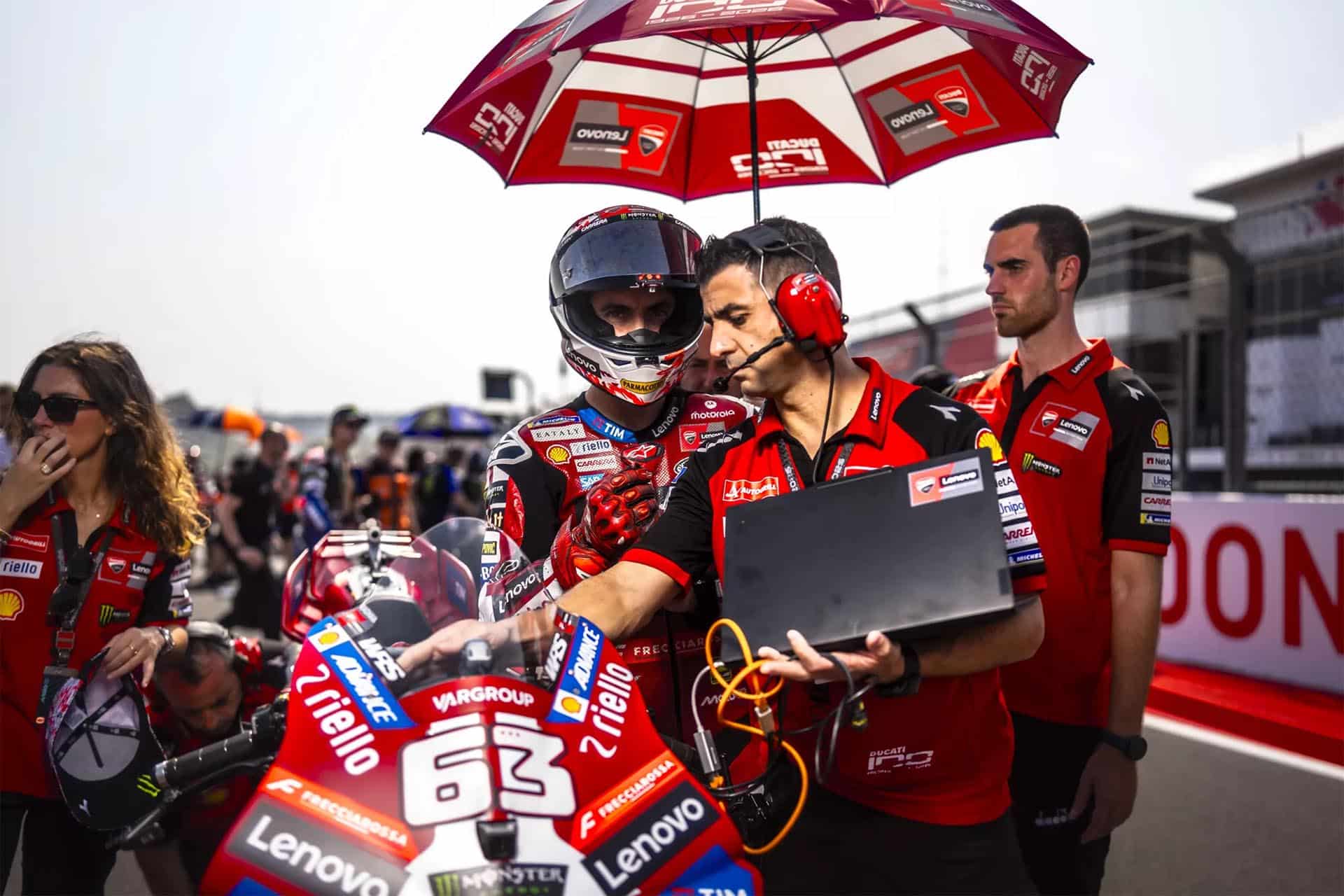 Pecco is not having his best moment as a driver, but he is still looking out for the rest