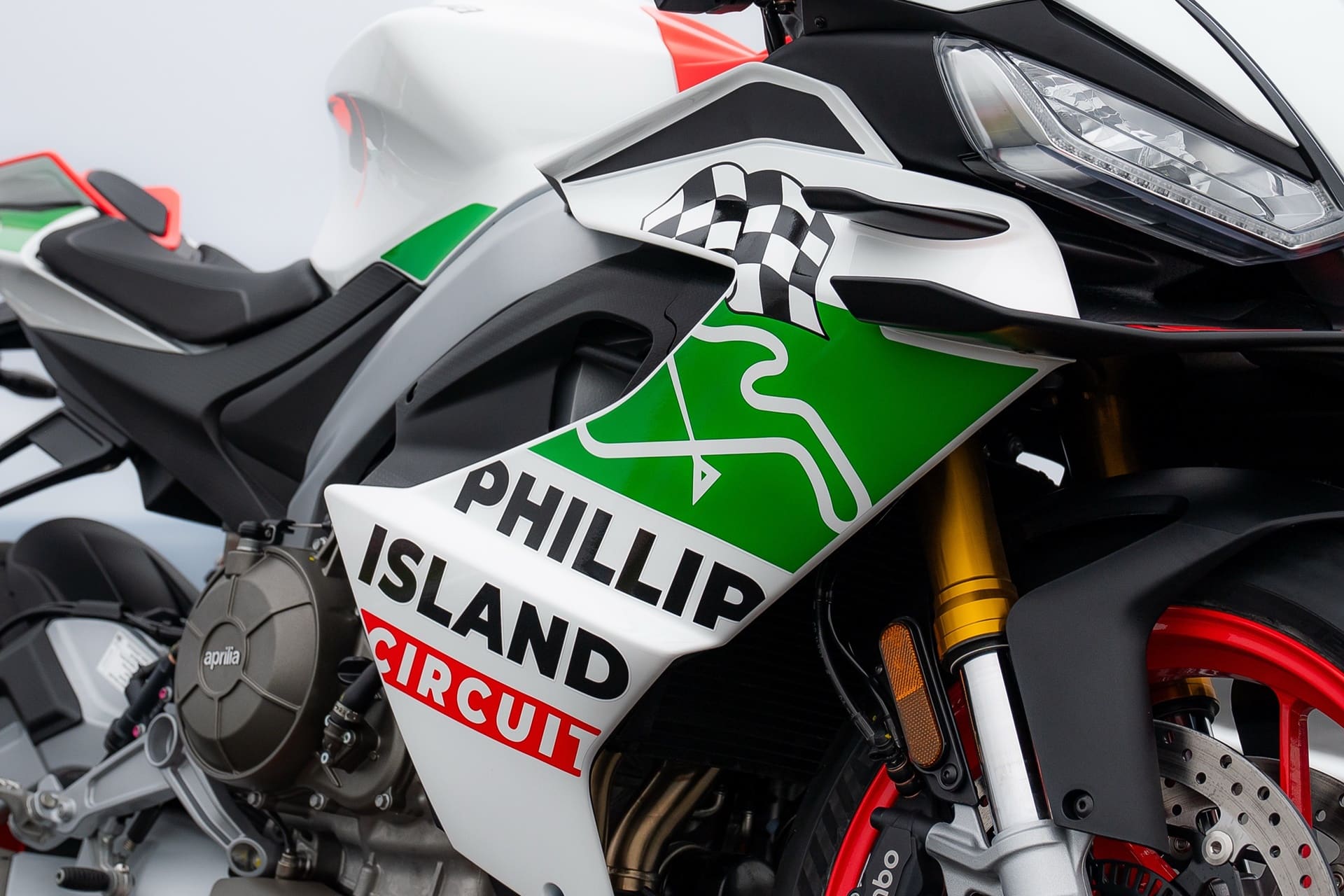 Aprilia rinde su particular homenaje a Phillip Island con una serie limitada de la RS 660