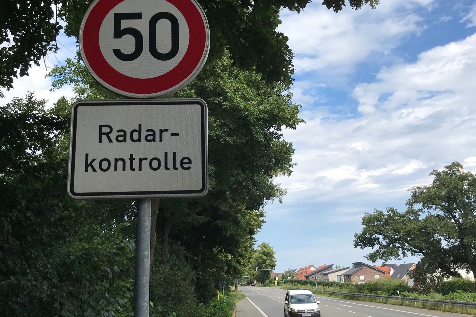 A radar in Germany accumulates hundreds of fines in a few hours as a result of “fake” signage